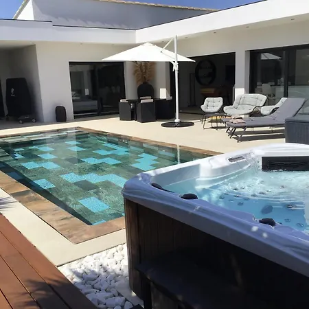 Villa D’architecte Cyr Sur *
